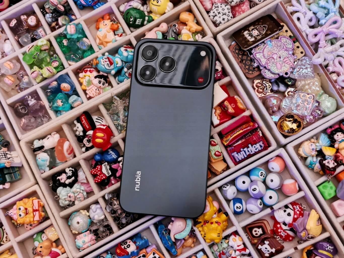 Представлен Nubia V80 Design – бюджетный клон iPhone 17 Pro Max