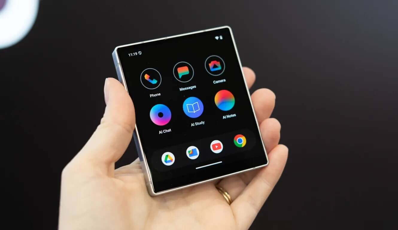 Представлен MindOne – ИИ-смартфон размером с кредитную карту за $499