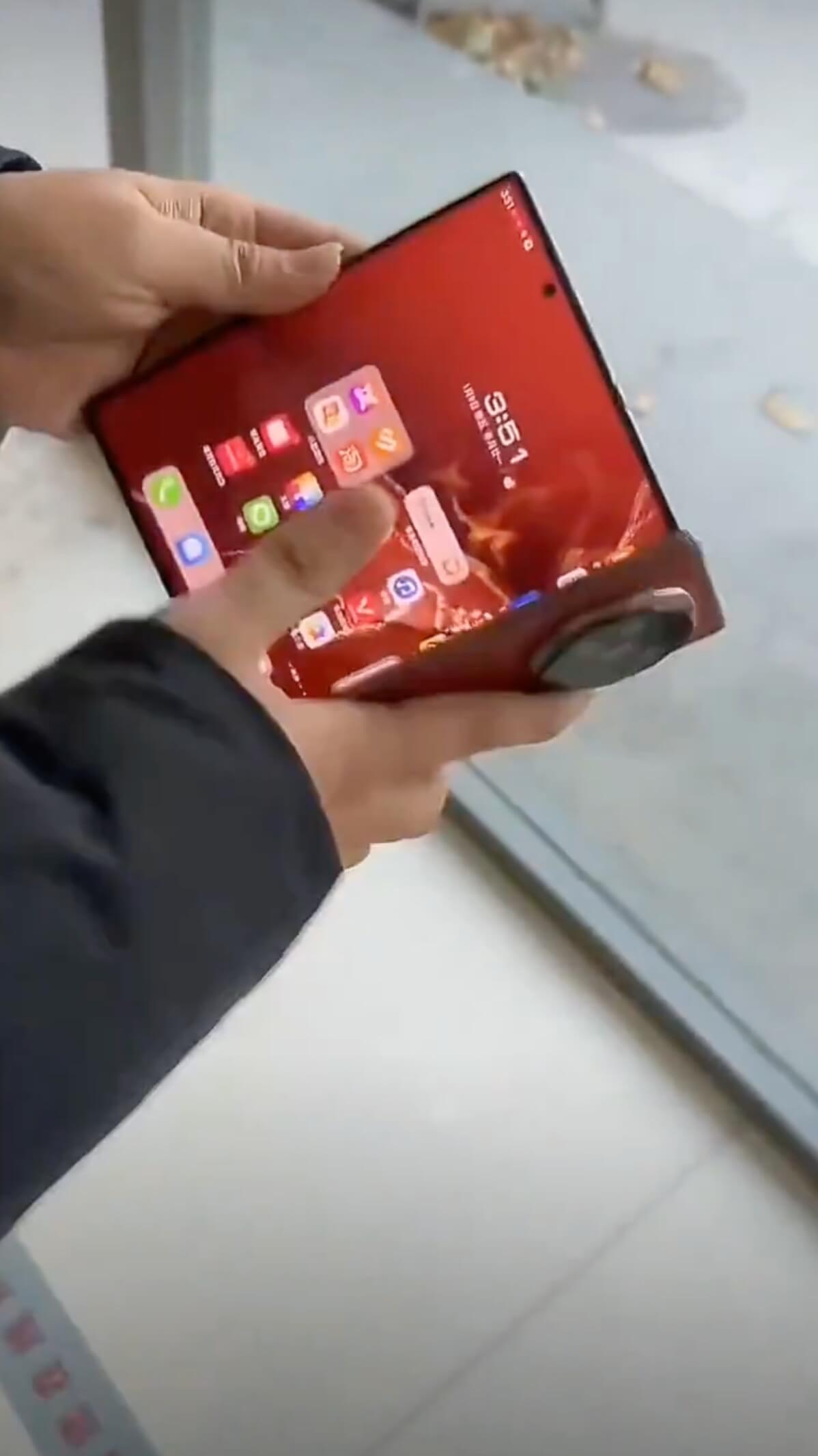 Складной Huawei Mate XT проверили на прочность