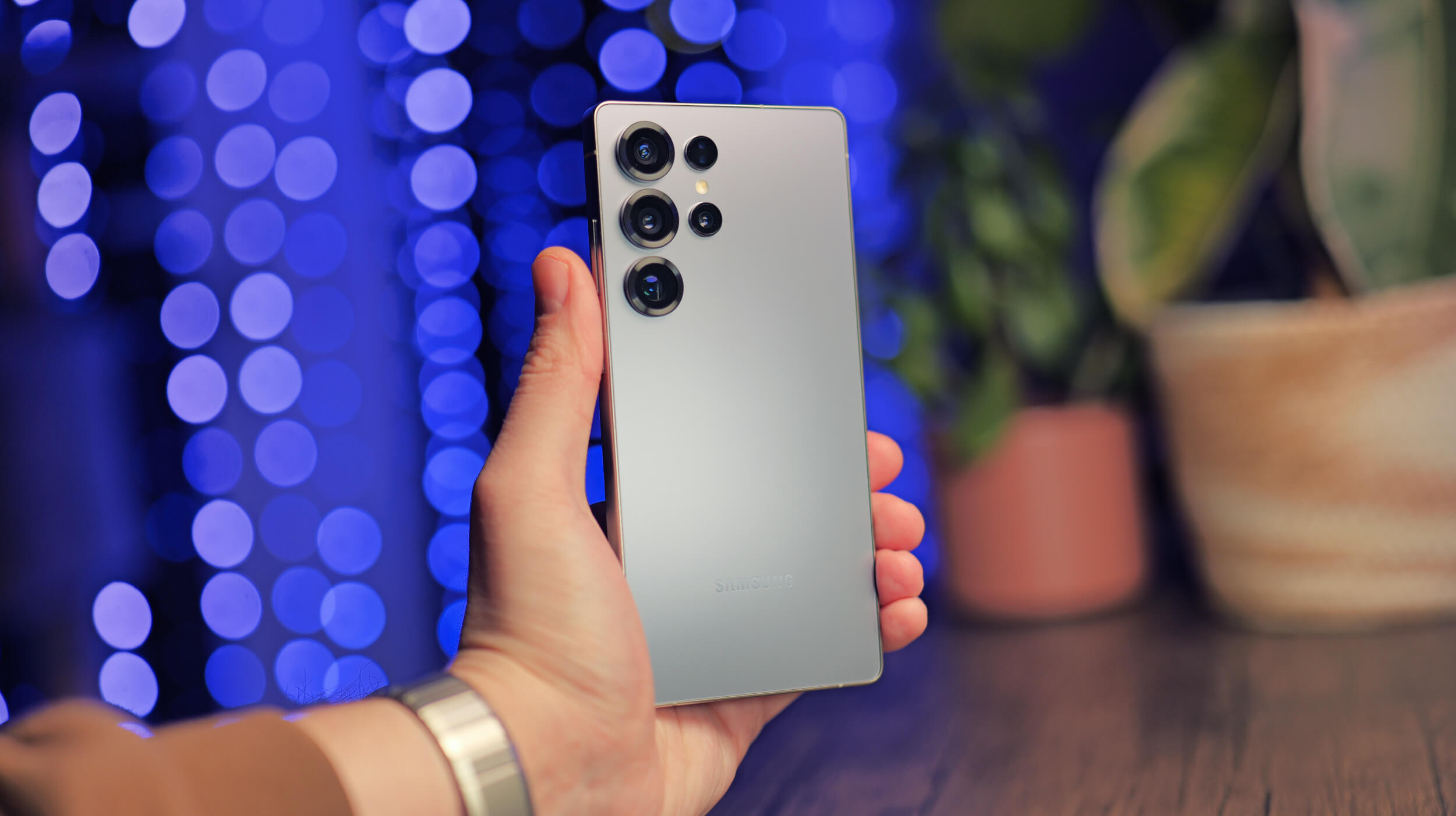 Samsung Galaxy S27 вместо титана получит корпус из алюминия