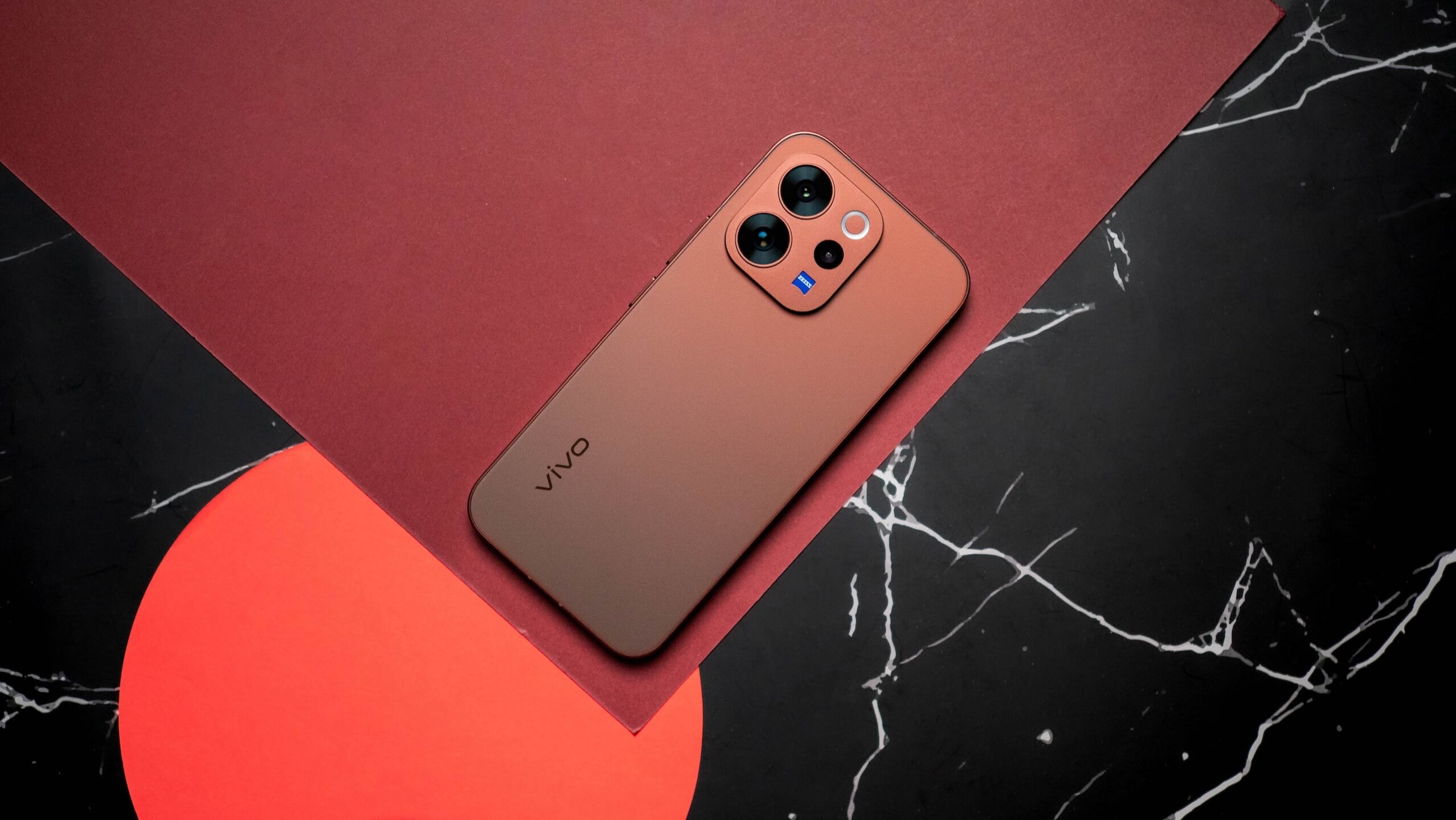 Представлены Vivo V70 и V70 Elite – 120 Гц, IP69 и 6500 мА·ч