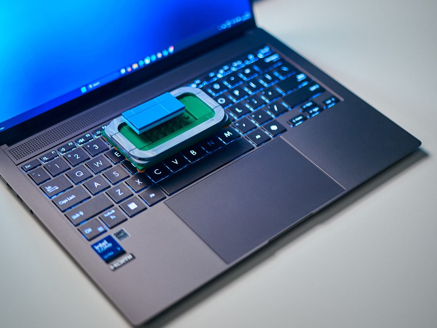 Производительность iGPU Intel B390 в Alan Wake 2 конкурирует с Xbox Series S