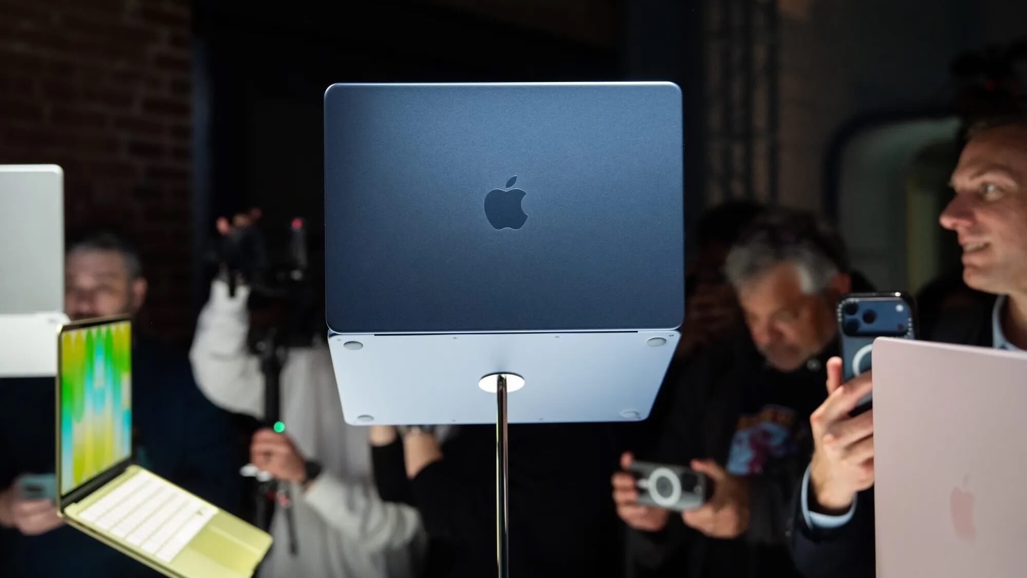 Apple готовит дорогой MacBook Ultra с сенсорным экраном