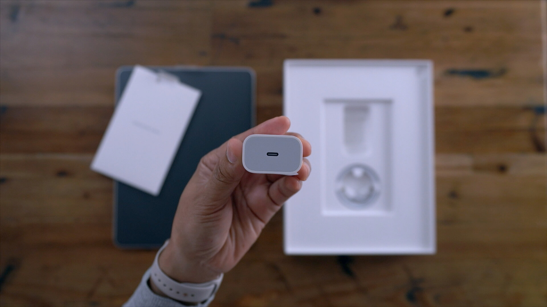 Apple вернёт зарядные устройства в комплект iPhone?