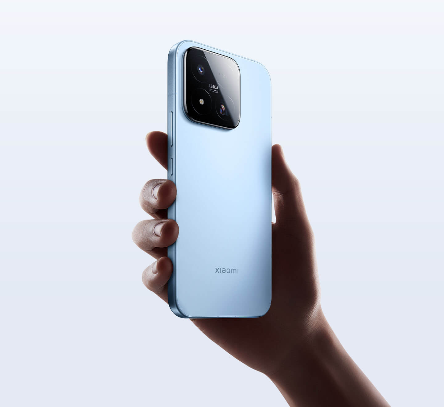 Xiaomi 17 Max в руках Xiaomi 17 Max в руках