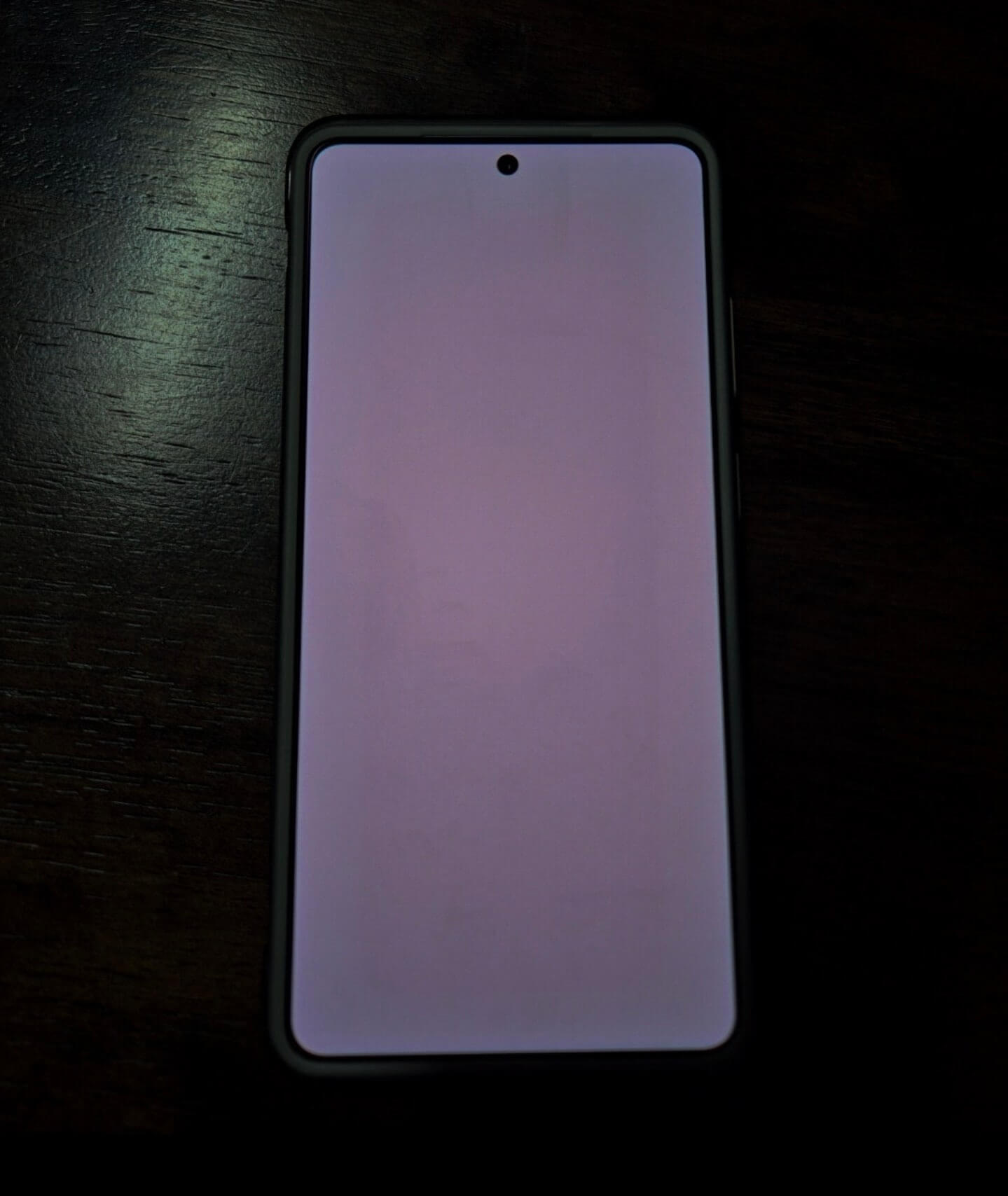 Экран Galaxy S26 Ultra краснеет Экран Galaxy S26 Ultra краснеет
