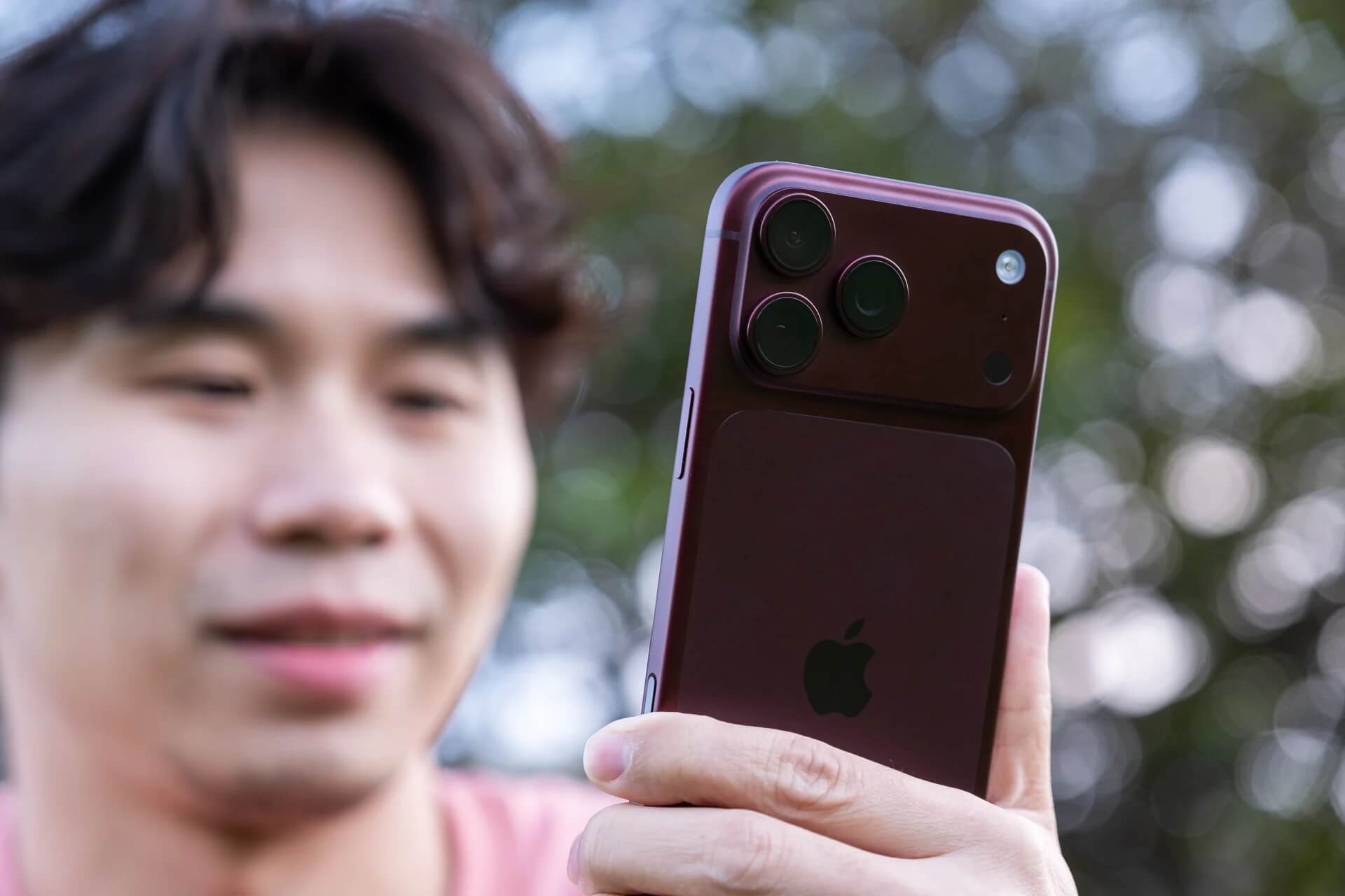 Apple iPhone 18 Pro Max Burgundy