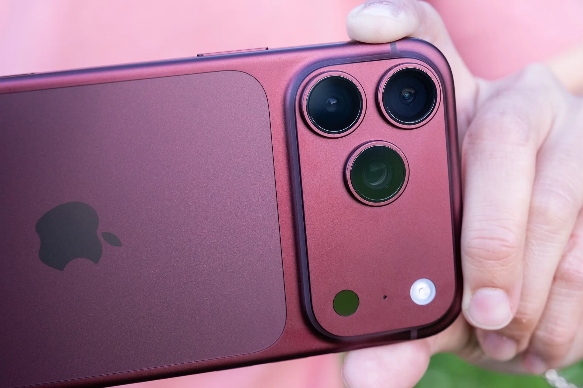 Apple iPhone 18 Pro Max Burgundy
