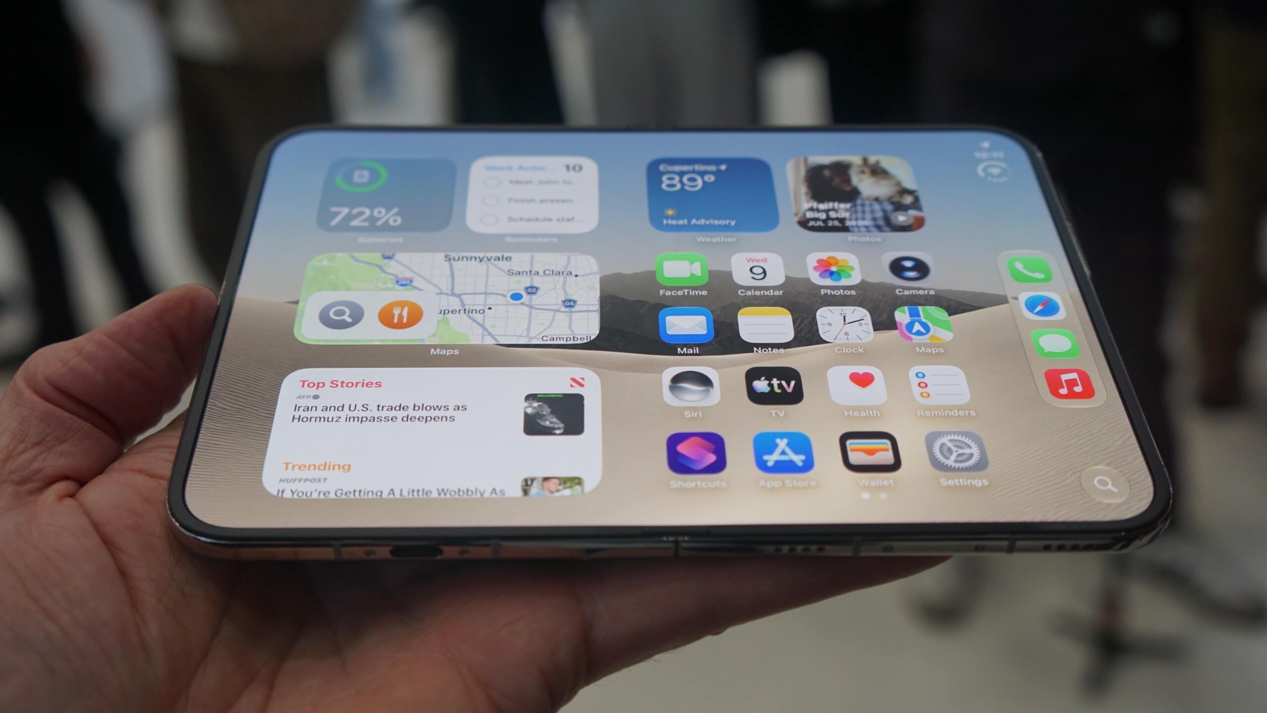 Apple объяснила, почему iPhone Duo получил матовый экран