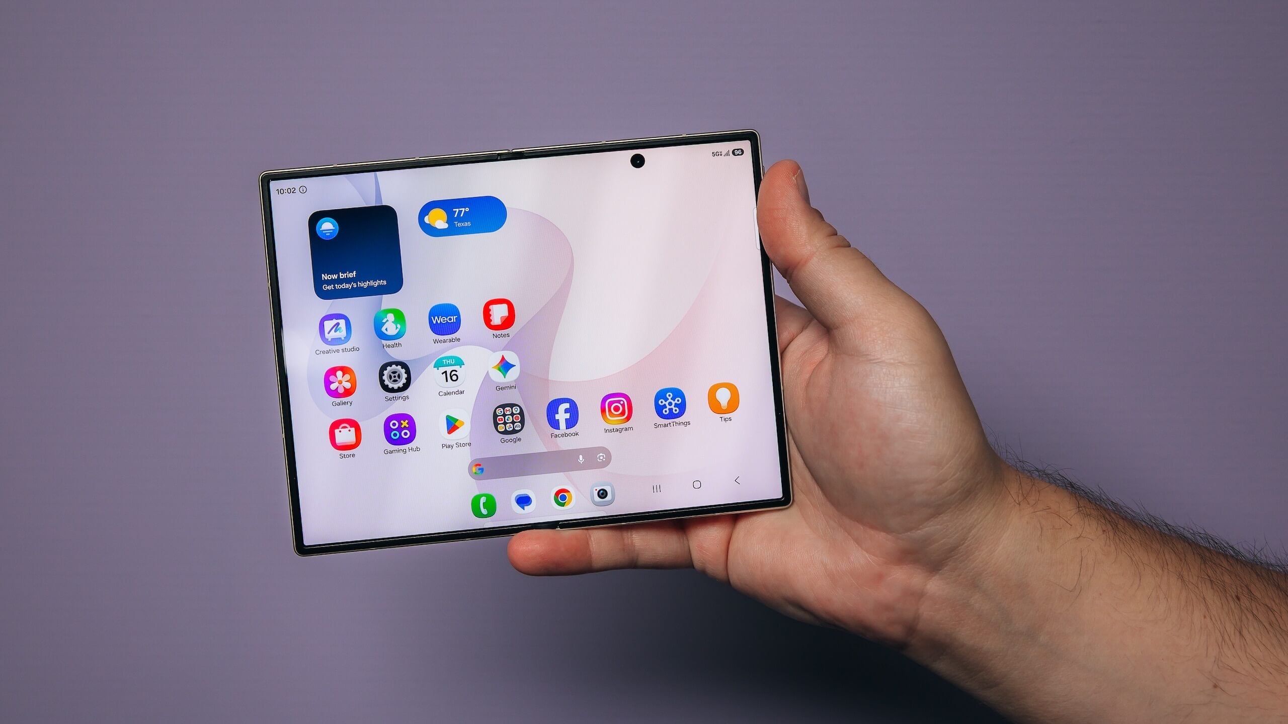 Дисплей Galaxy Z Fold 8 прогибается при нажатии – Samsung называет это фичей
