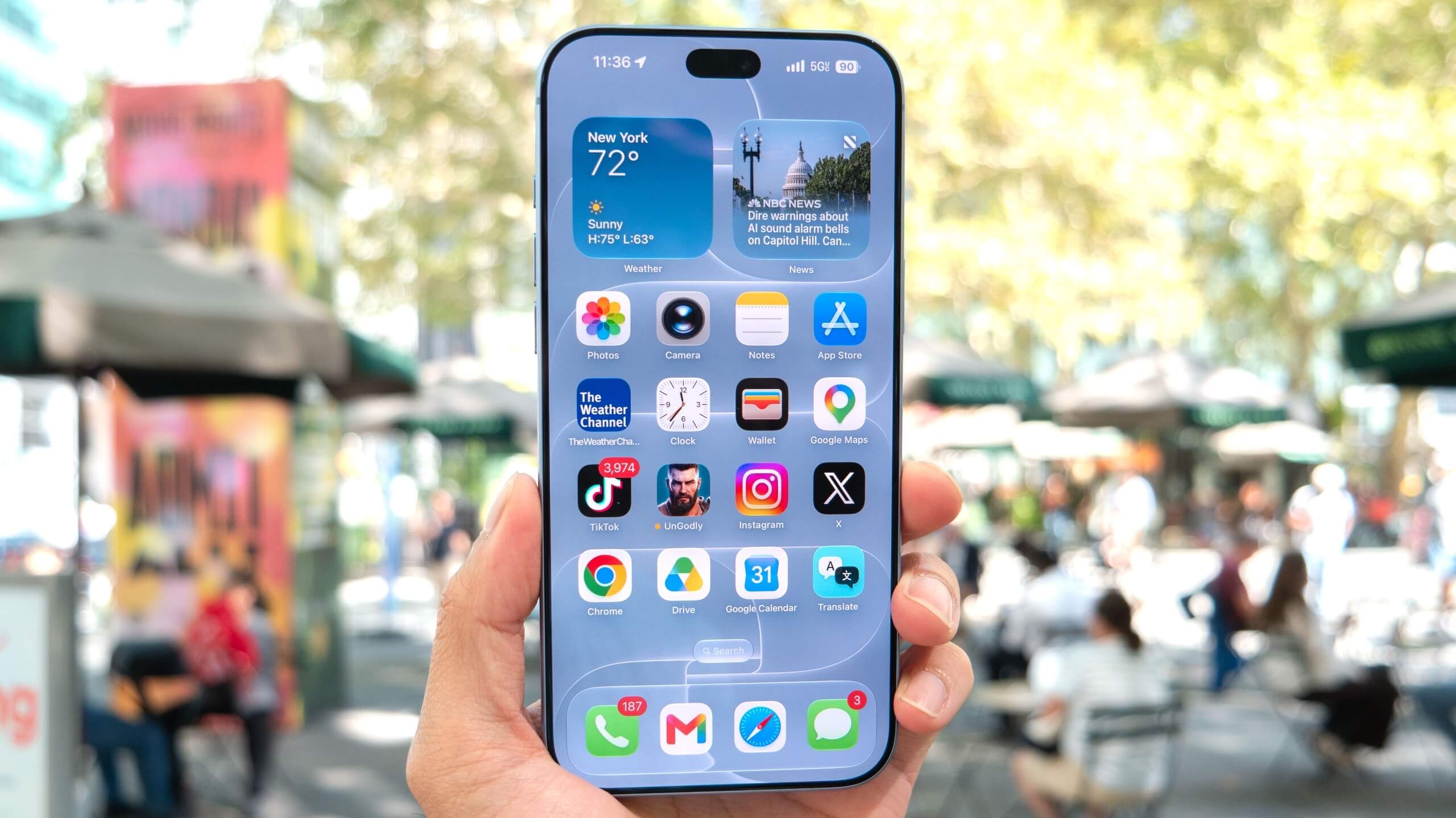 Владельцы iPhone 18 Pro жалуются на цветные полосы на дисплеях