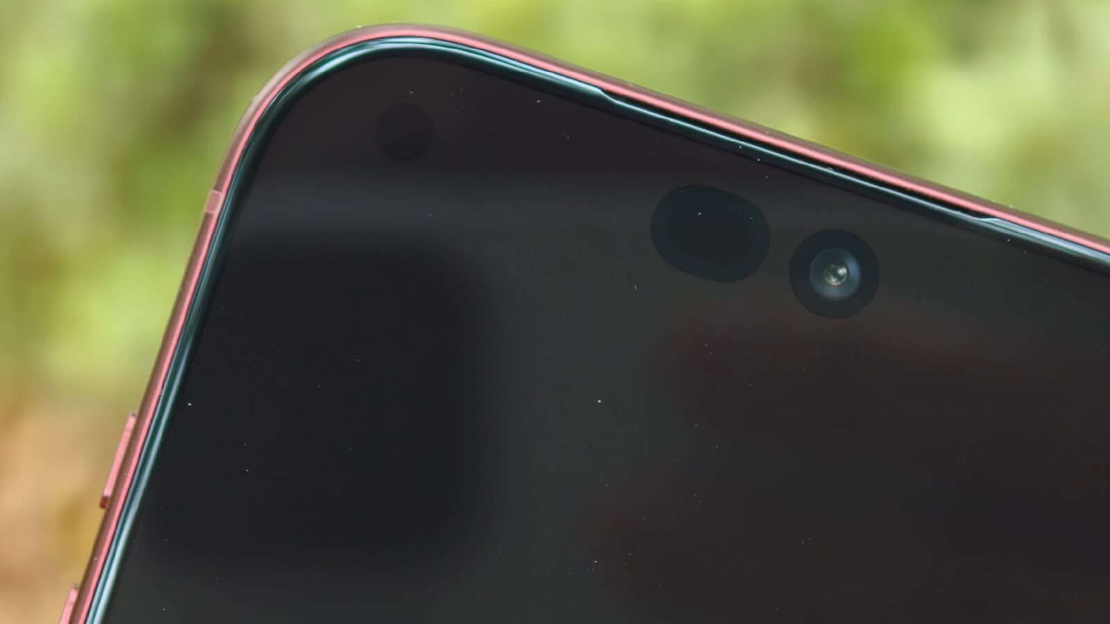 iPhone 18 Pro получил подэкранный Face ID в углу экрана
