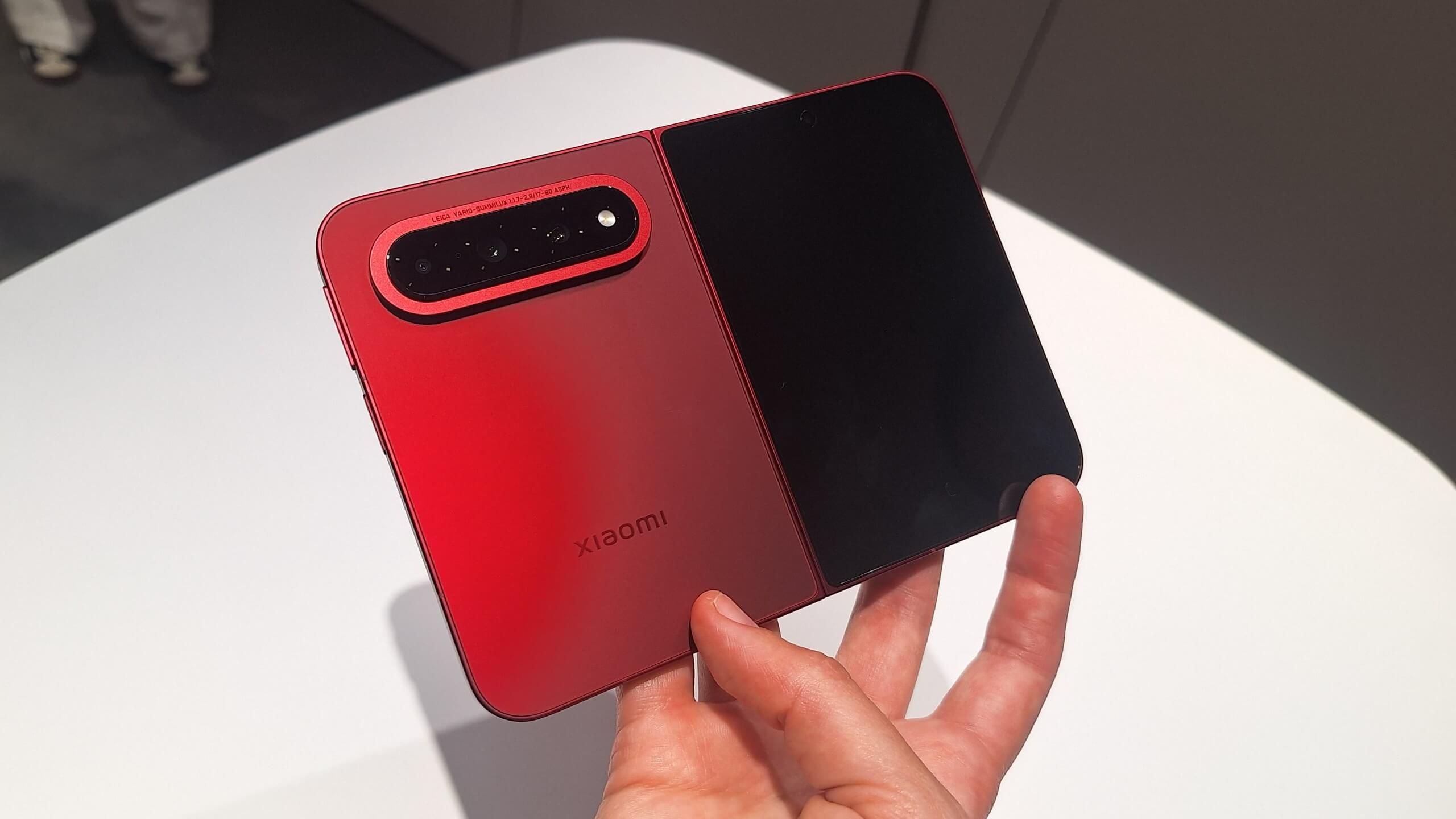 Первые обзоры Xiaomi 18 Fold – удачный формат и заметная складка