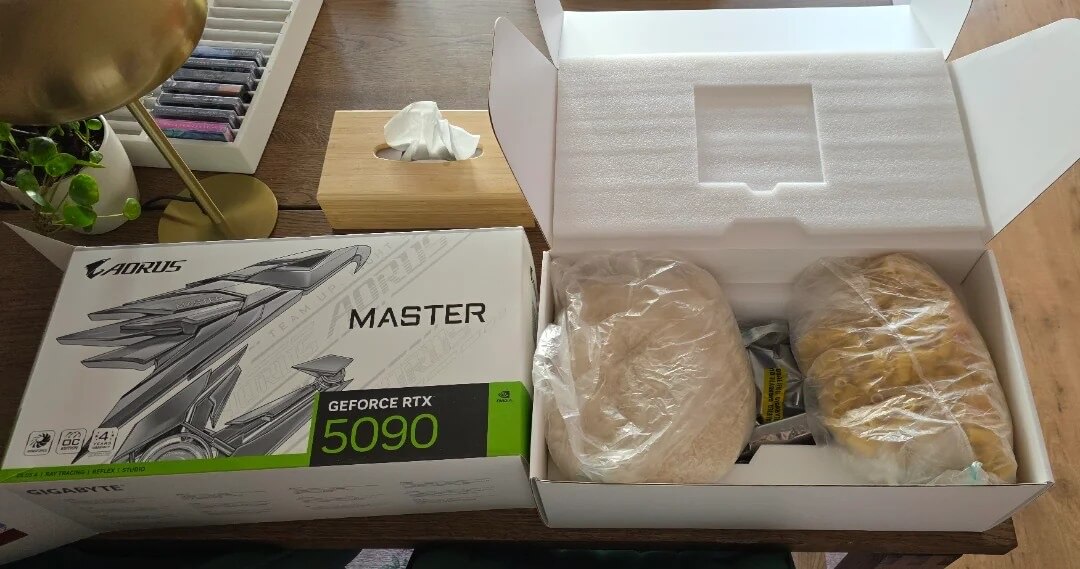 Купил GeForce RTX 5090 за €3000, а получил рис, макароны и старую видеокарту Купил GeForce RTX 5090 за €3000, а получил рис, макароны и старую видеокарту