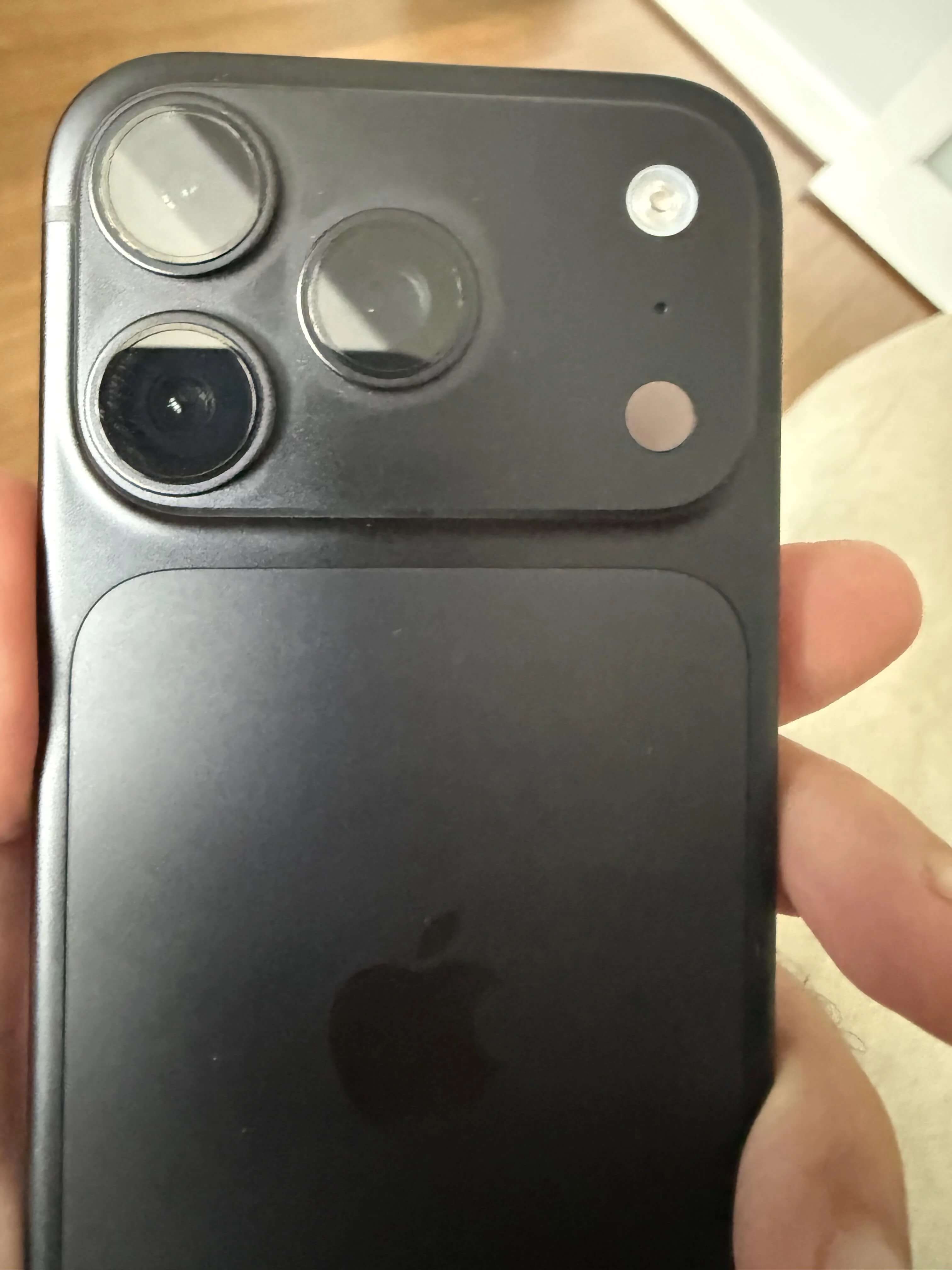 iPhone 18 Pro вицвітання фарби iPhone 18 Pro вицвітання фарби