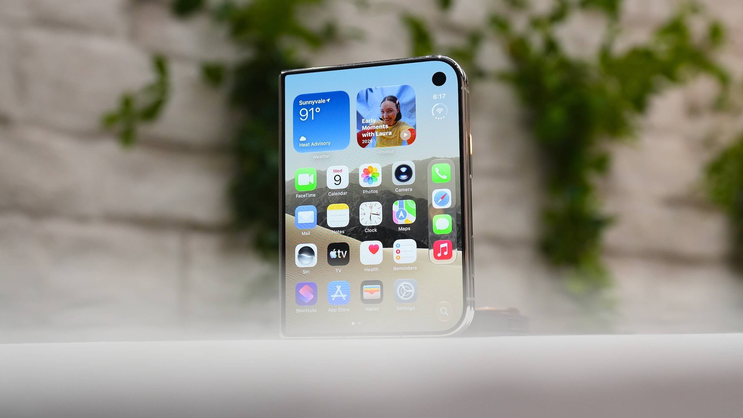 iPhone Duo раскупили за минуты – перекупщики просят до $5000