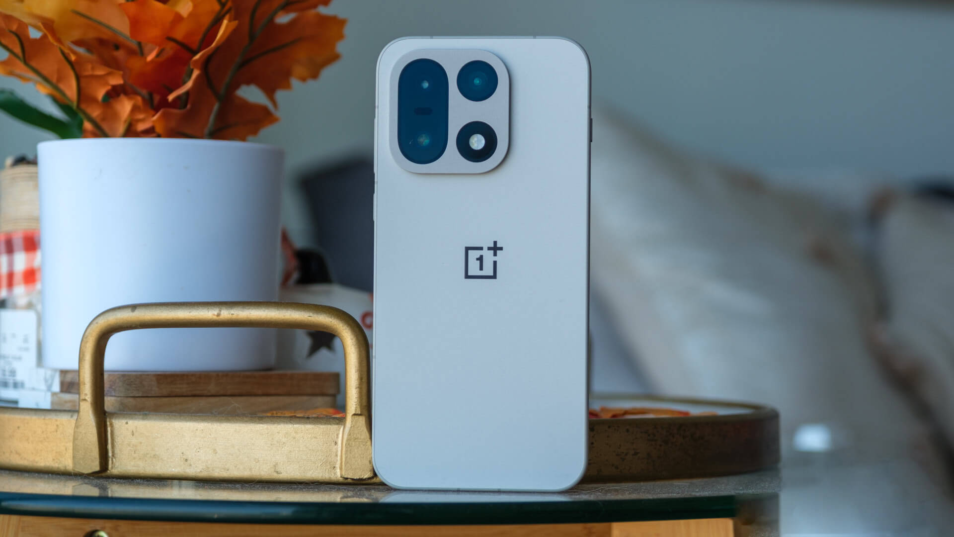 Втомилися постійно заряджати смартфон? OnePlus 15 придумав рішення